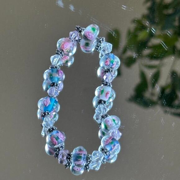 Vintage Women’s Glass Bead Bracelet Floral Clear Lilac Romantic - Picture 2 of 2